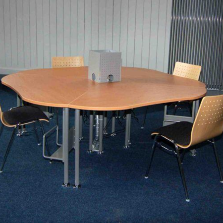EDV Sitz-Arbeitsplatz - abgerundeter Tisch