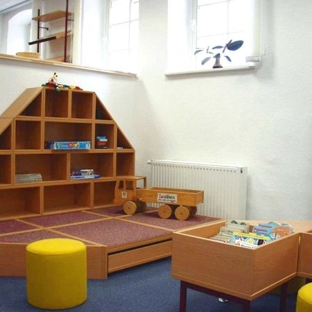 Modulsystem in Holzoptik und Podest