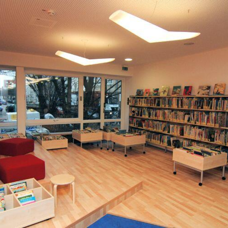 Kinderbücher - Comic- und Buchtröge