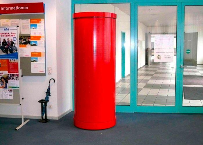 Litfaßsäule in Rot